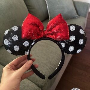 WDW Disney Parks ears - never worn but tag has been cut off.